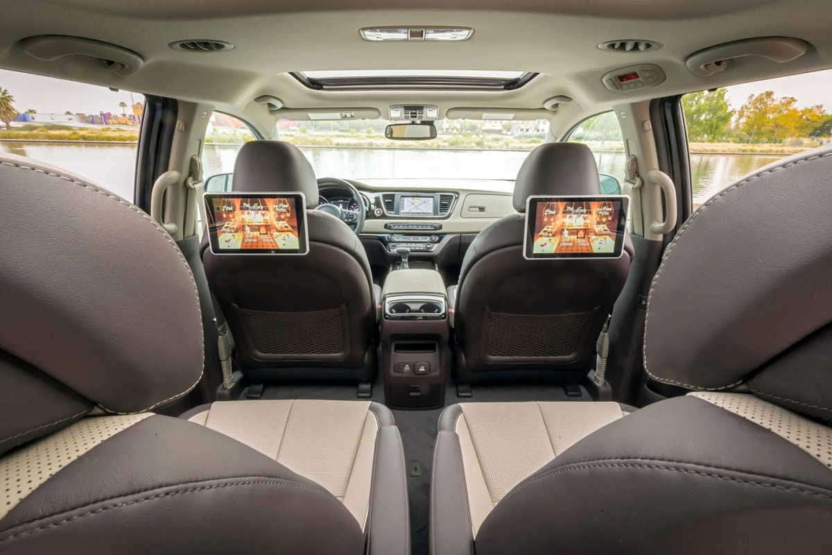 Інтер’єр Kia Carnival III (YP) 2014–2020 — салон, оснащення та практичність в українських умовах