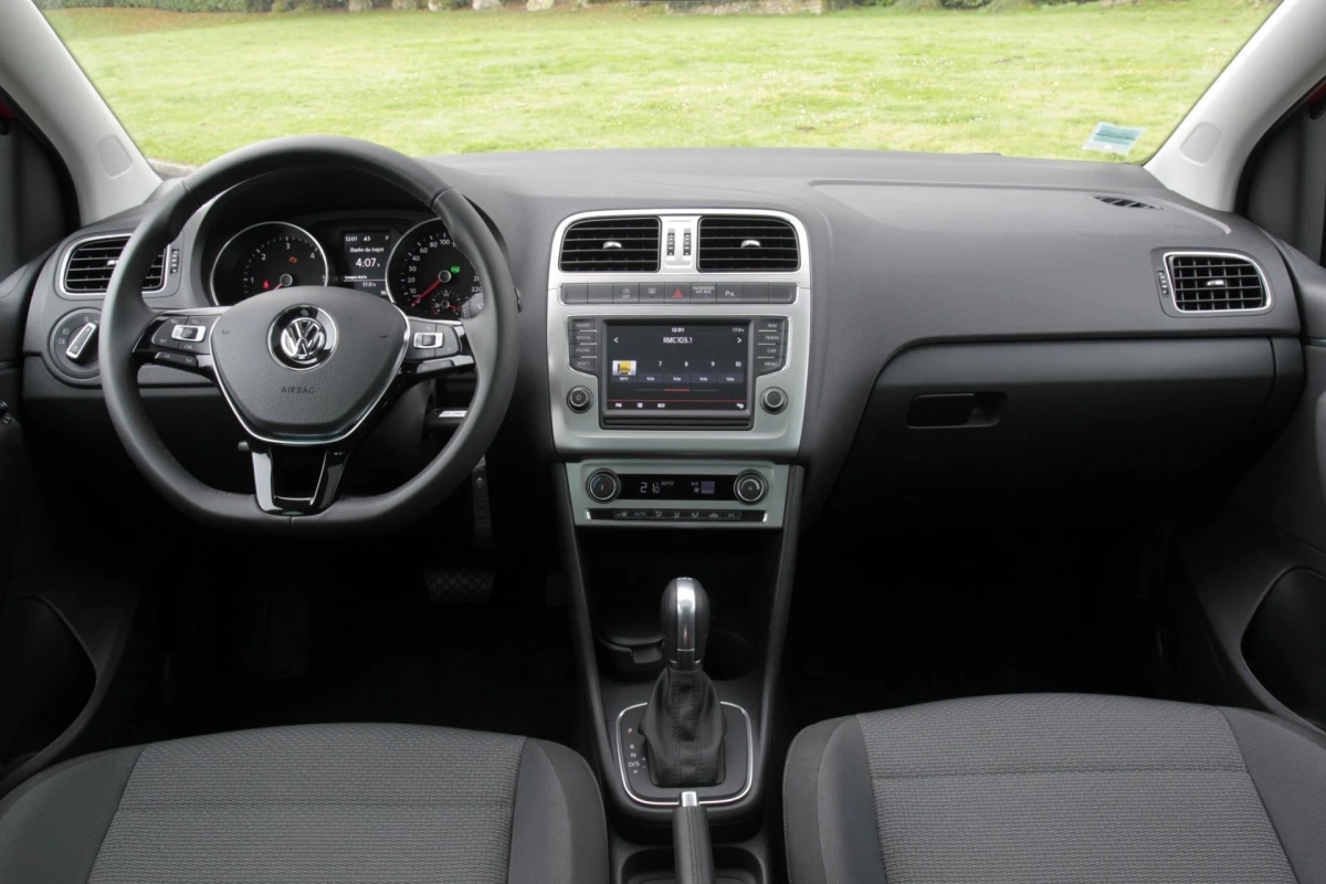 Інтер’єр Volkswagen Polo V (6R/6C) 2009–2017: салон, комплектації та зміни для ринку України