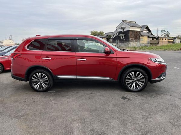 2018 Mitsubishi Outlander - Side