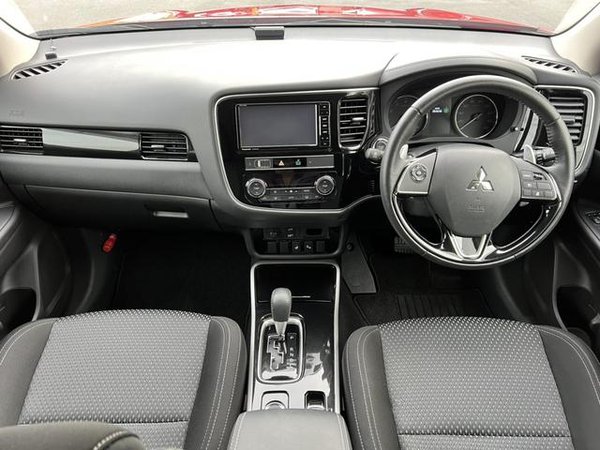 2018 Mitsubishi Outlander - Infotainment