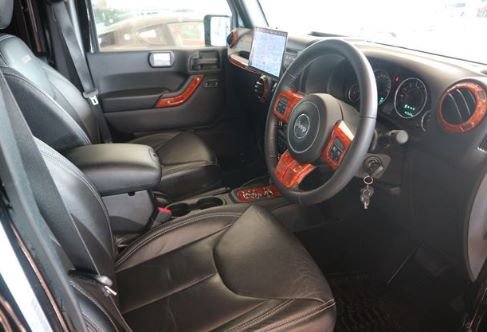 2016 Jeep Wrangler Sahara - Interior