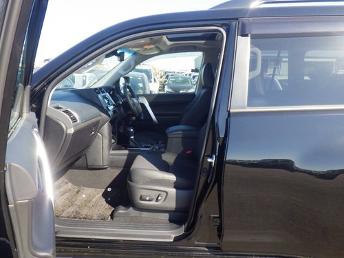 2020 Toyota Land Cruiser Prado - Front Seats