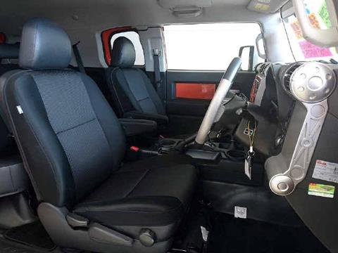 2013 Toyota FJ Cruiser Front Seats