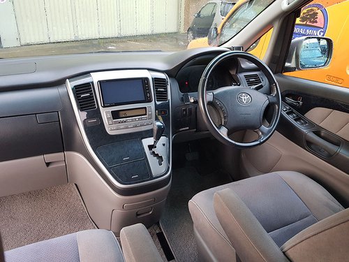 2004 Grey Toyota Alphard - Infotainmnet