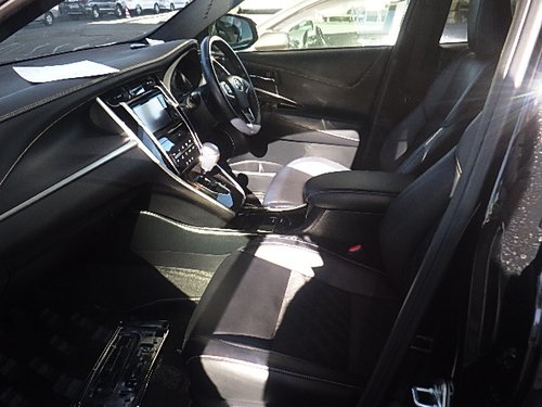 2014 Toyota Harrier - Front Cabin