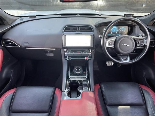 2018 Jaguar F-Pace - Interior