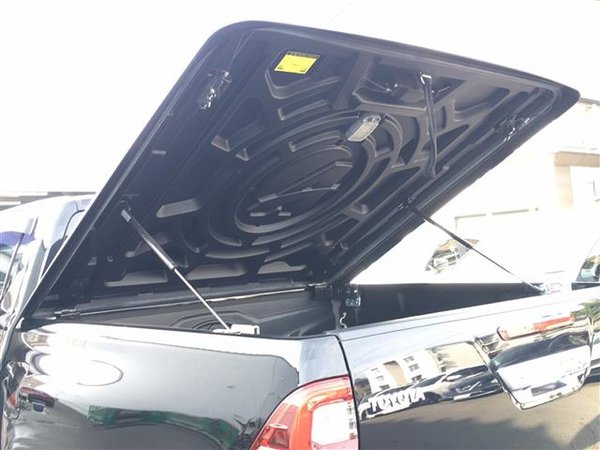 2020 Toyota Hilux Z - Boot
