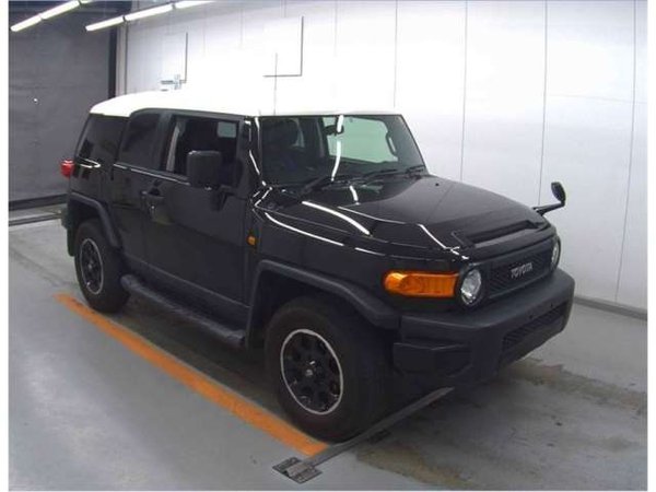 2015 Toyota FJ Cruiser - front