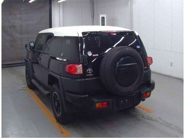 2015 Toyota FJ Cruiser - Rear