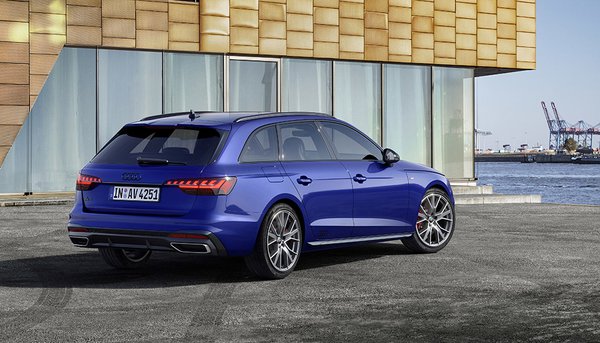 Audi A4 Avant NS Rear