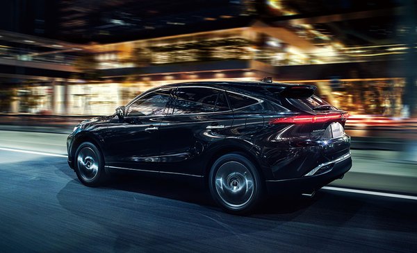 Toyota Harrier Premium - Rear