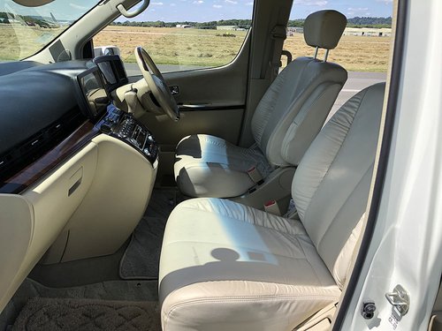 2007 Nissan Elgrand - Front Seats