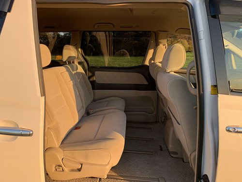 2006 Toyota Alphard - Middle Row