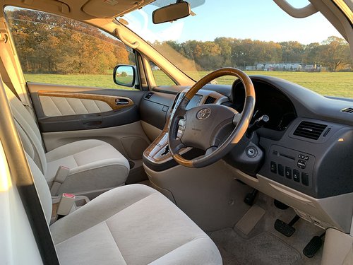 2006 Toyota Alphard - Front Cabin