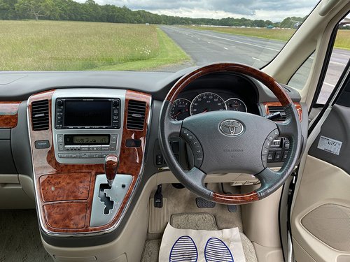 2004 Toyota Alphard - Infotainment
