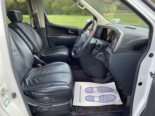 2008 Nissan Elgrand - Front Cabin