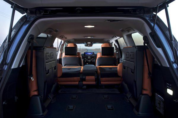 LX570 interior 7 seat
