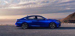 Lexus ES Side