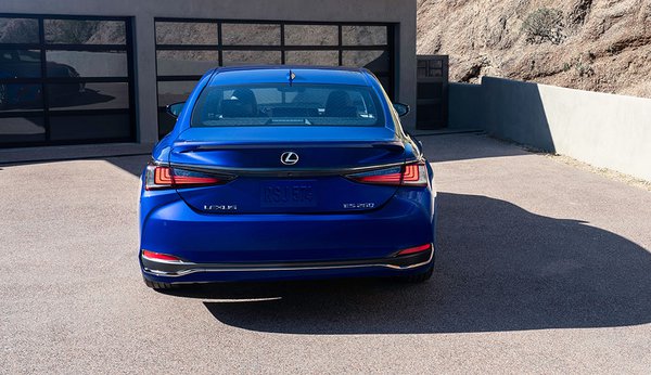 Lexus ES Rear