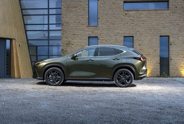 Lexus NX 450h - SIde