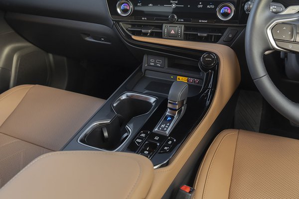 Lexus NX 450h - Seats