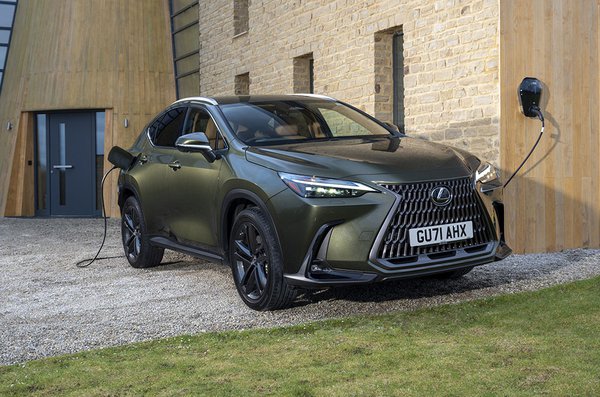 Lexus NX 450h Charging