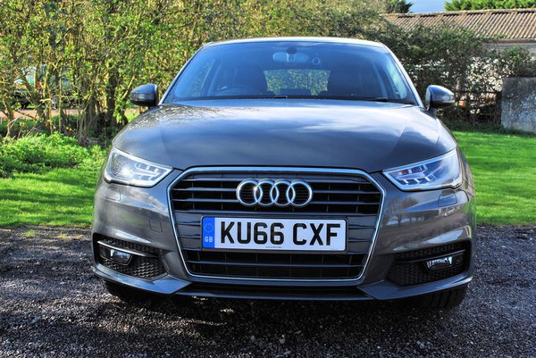 Audi A1 Grille