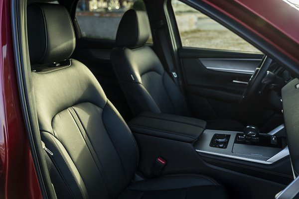 New Mazda CX-60 - Front Cabin