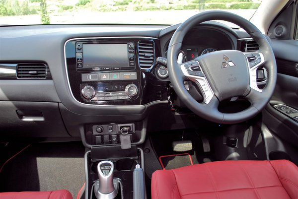 Mitsubishi Outlander Front Cabin