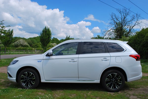 Mitsubishi Outlander Side