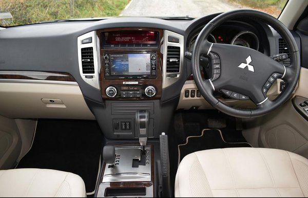 Mitsubishi Pajero Inside