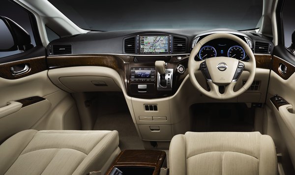 Nissan Elgrand Front Cabin