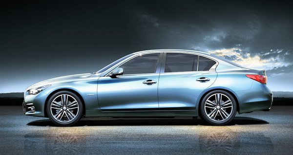 Nissan Skyline 350 GT (Infiniti Q50)