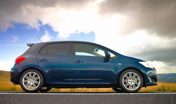 Toyota Auris Side