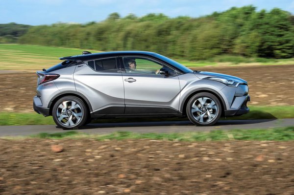 Toyota C-HR Interior Side view