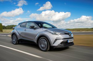 Toyota C-HR at speed_0.jpeg