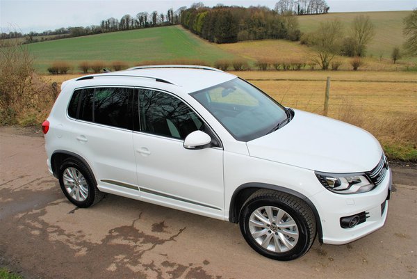 Volkswagen Tiguan Side