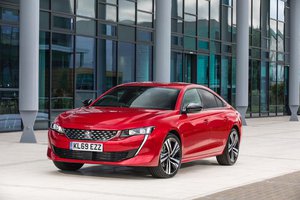 Peugeot 508 in red
