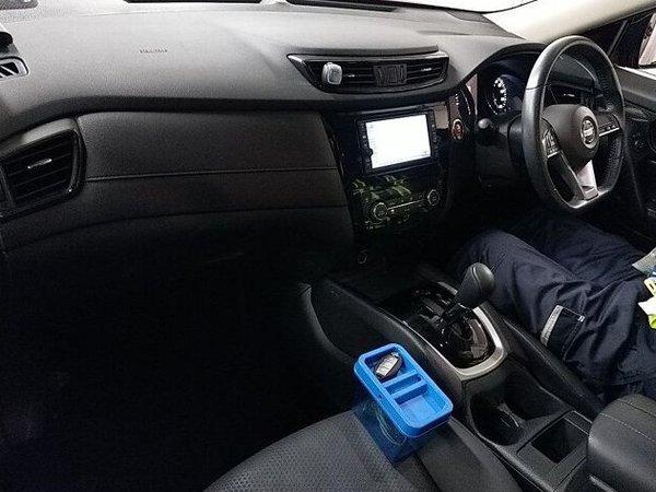 2017 Nissan X-Trail 20x front Cabin