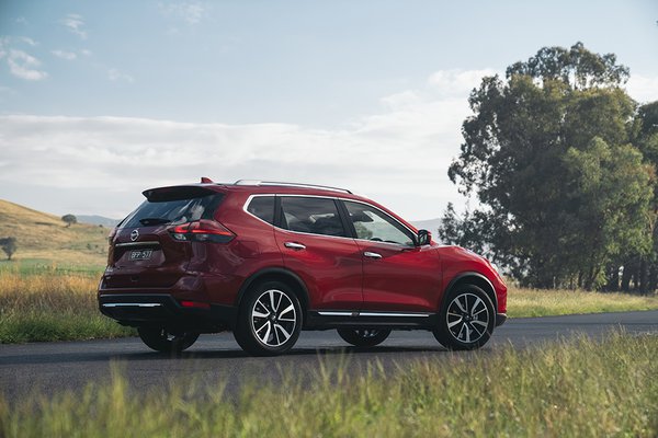 Nissan X-Trail RHS Rear