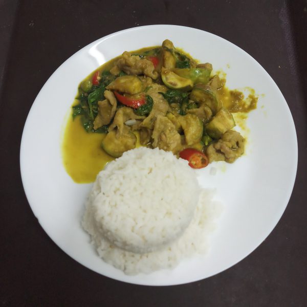 F35 Po Stir Fried Thai Green Curry Over Rice With Pork 1 scaled