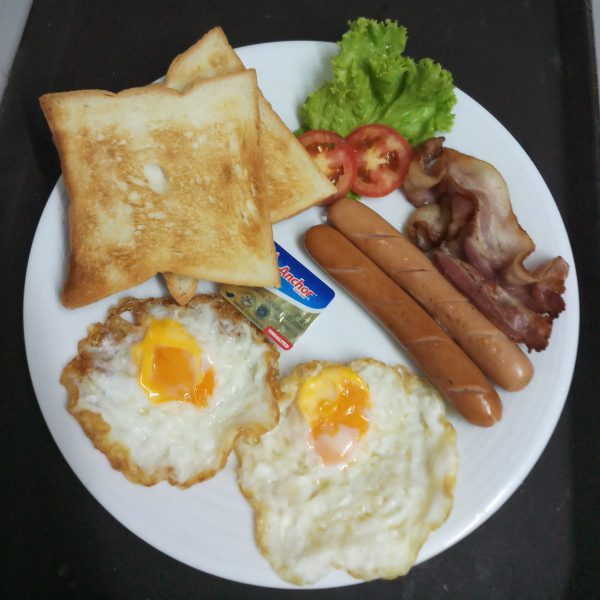 F61 American Breakfast With Eggs Breakfast Meat Toast Butter Jam 1 scaled