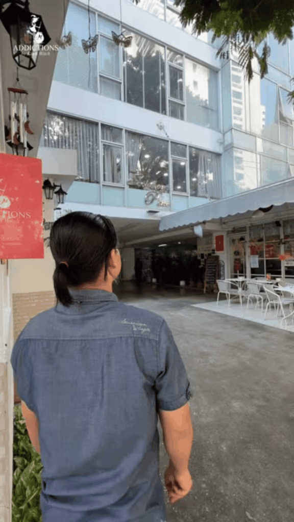Paper airplane Shop tour