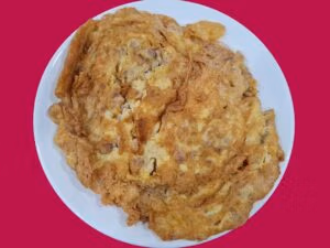 F31 Thai omelet with minced pork or chicken