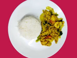 F49 Stir fried mild creamy yellow curry