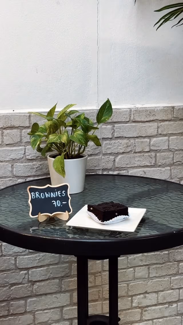 Carrot Cake | Apple Crumble | Brownie