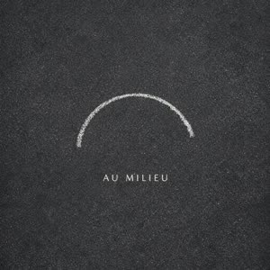 Au Milieu