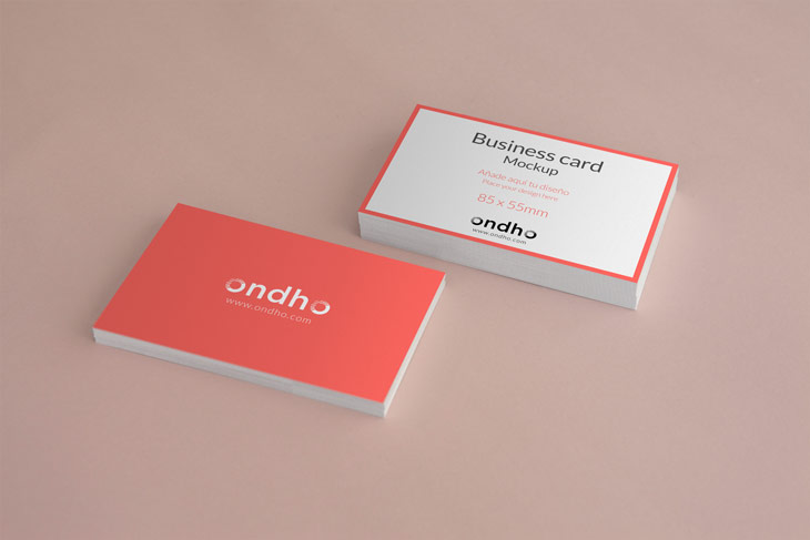 Mockup de tarjetas de visita minimal sobre fondo rosa