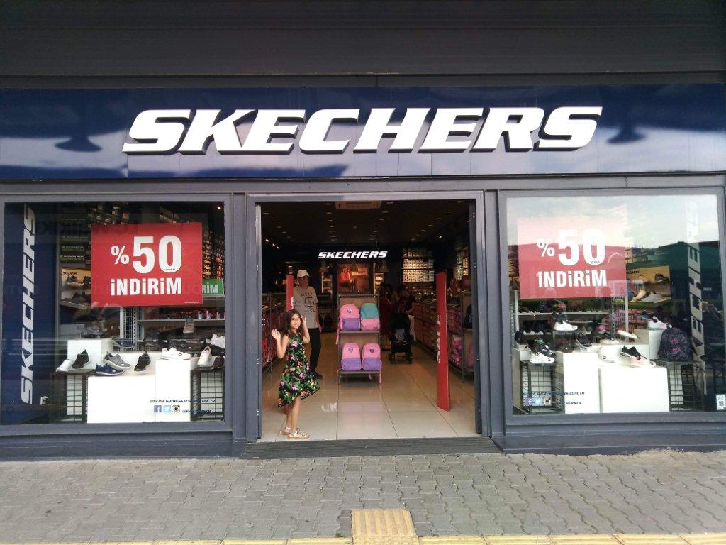 skechers outlet hours