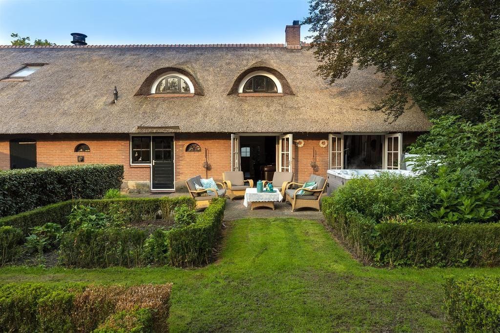 For rent: Hoevelaken / €2995 p.m. / 200m2